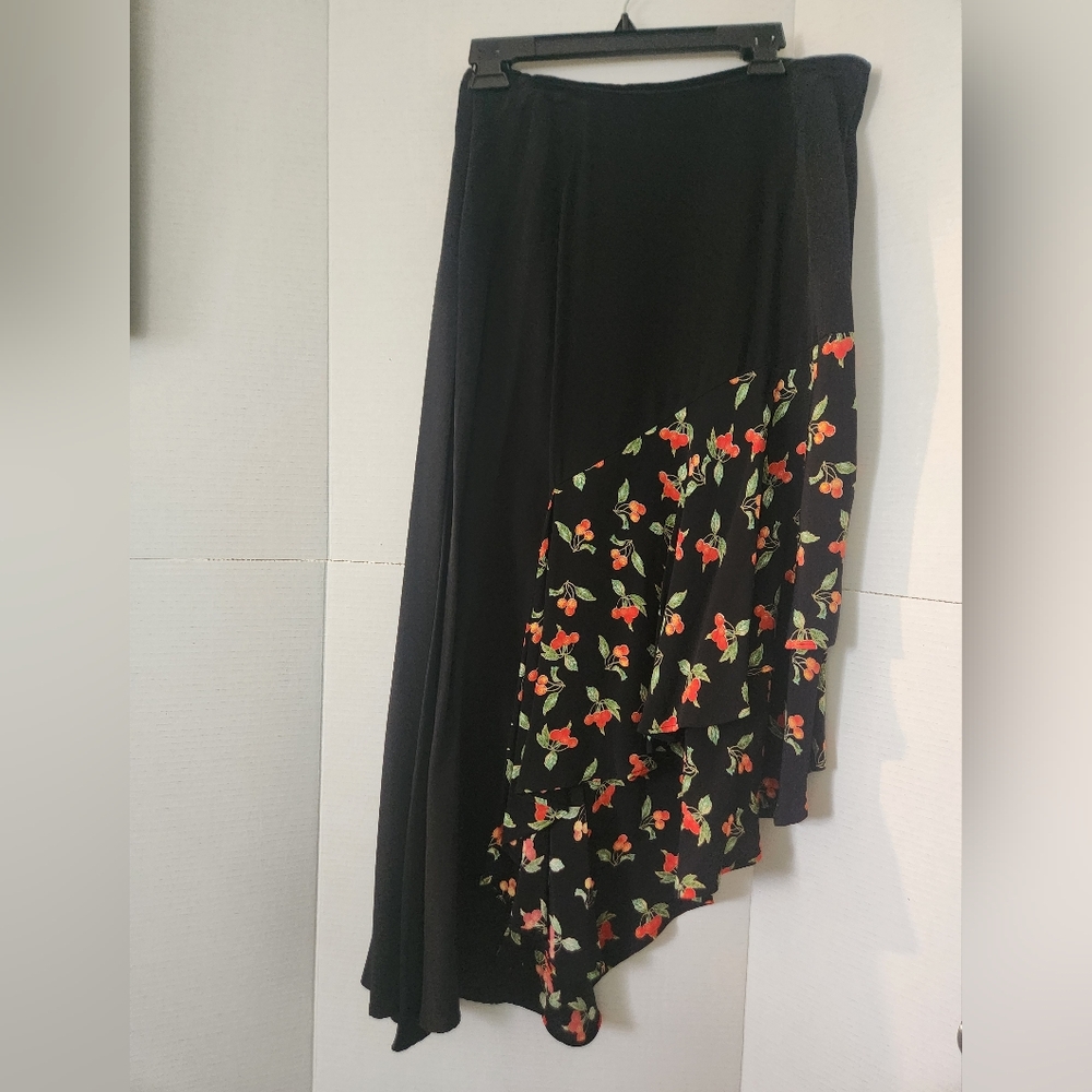 H&M Asymmetrical Skirt Women's Size 12 Black & Flower Print High Low Maxi NWT - Picture 4 of 6